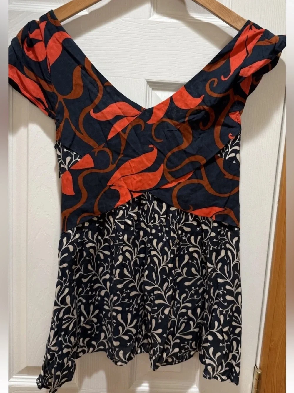 ANTHROPOLOGIE VANESSA VIRGINIA Top Size 4 Tunic Black Cream Red Print EXC Rayon